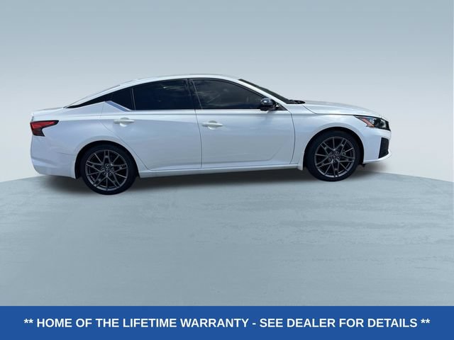 Used 2023 Nissan Altima 2.0 SR FWD image 2