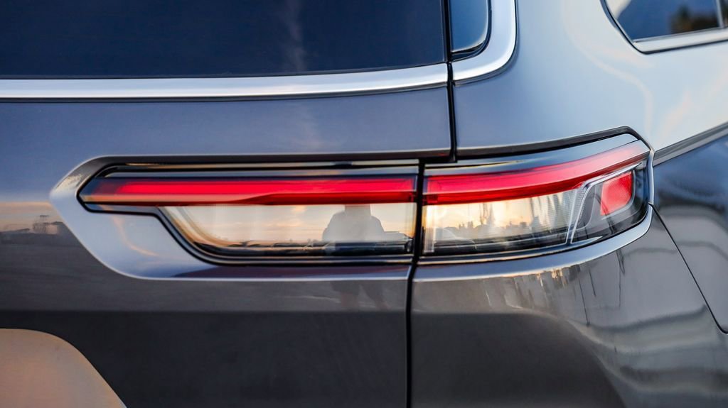 New 2025 Jeep Grand Cherokee L Laredo w/ Luxury Tech Group I image 10