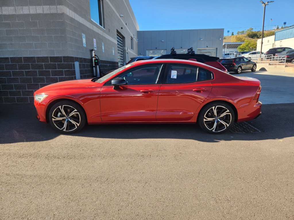 Used 2024 Volvo S60 B5 Plus w/ Climate Package AWD/4WD image 7