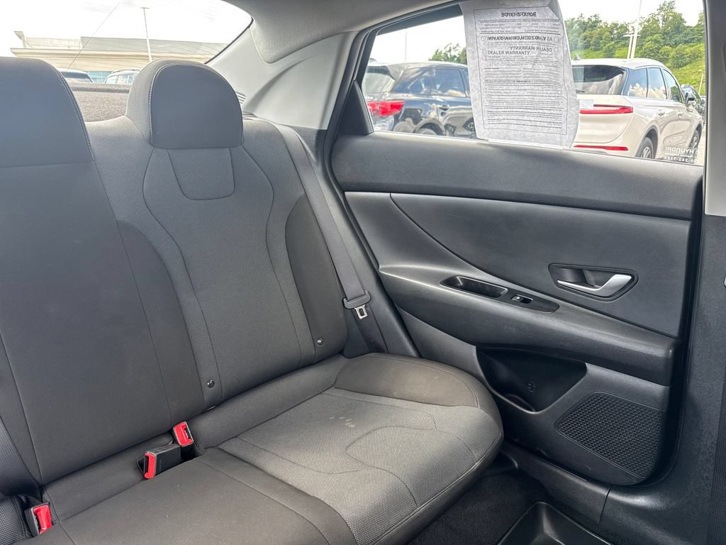 Used 2023 Hyundai Elantra SE w/ Cargo Package FWD image 15