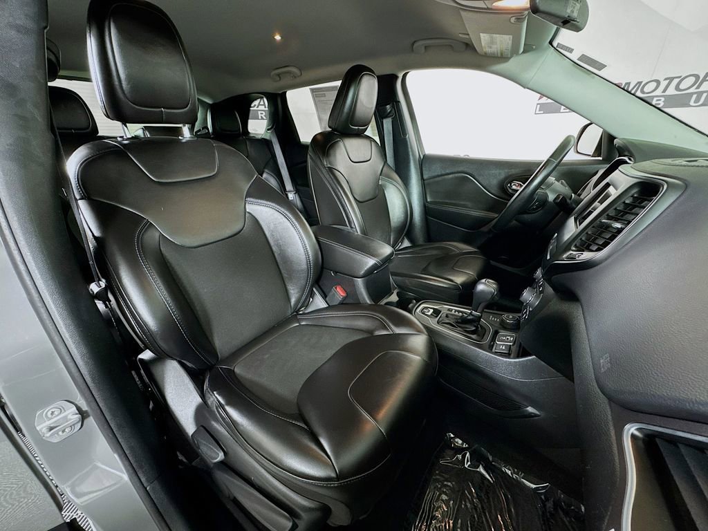 Used 2020 Jeep Cherokee Latitude Plus w/ Cold Weather Group image 27