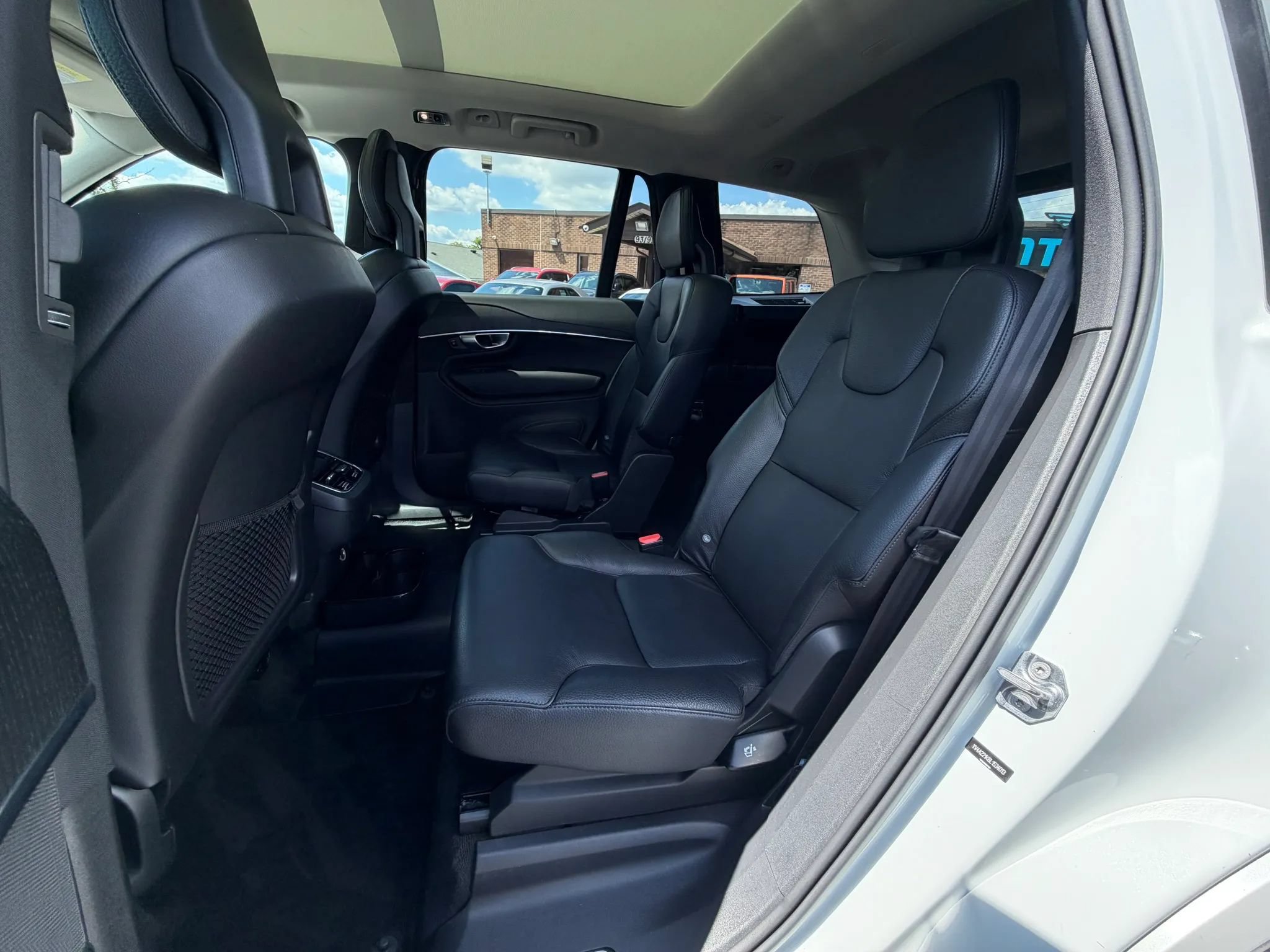 Used 2020 Volvo XC90 T6 Momentum w/ Protection Package AWD/4WD image 12