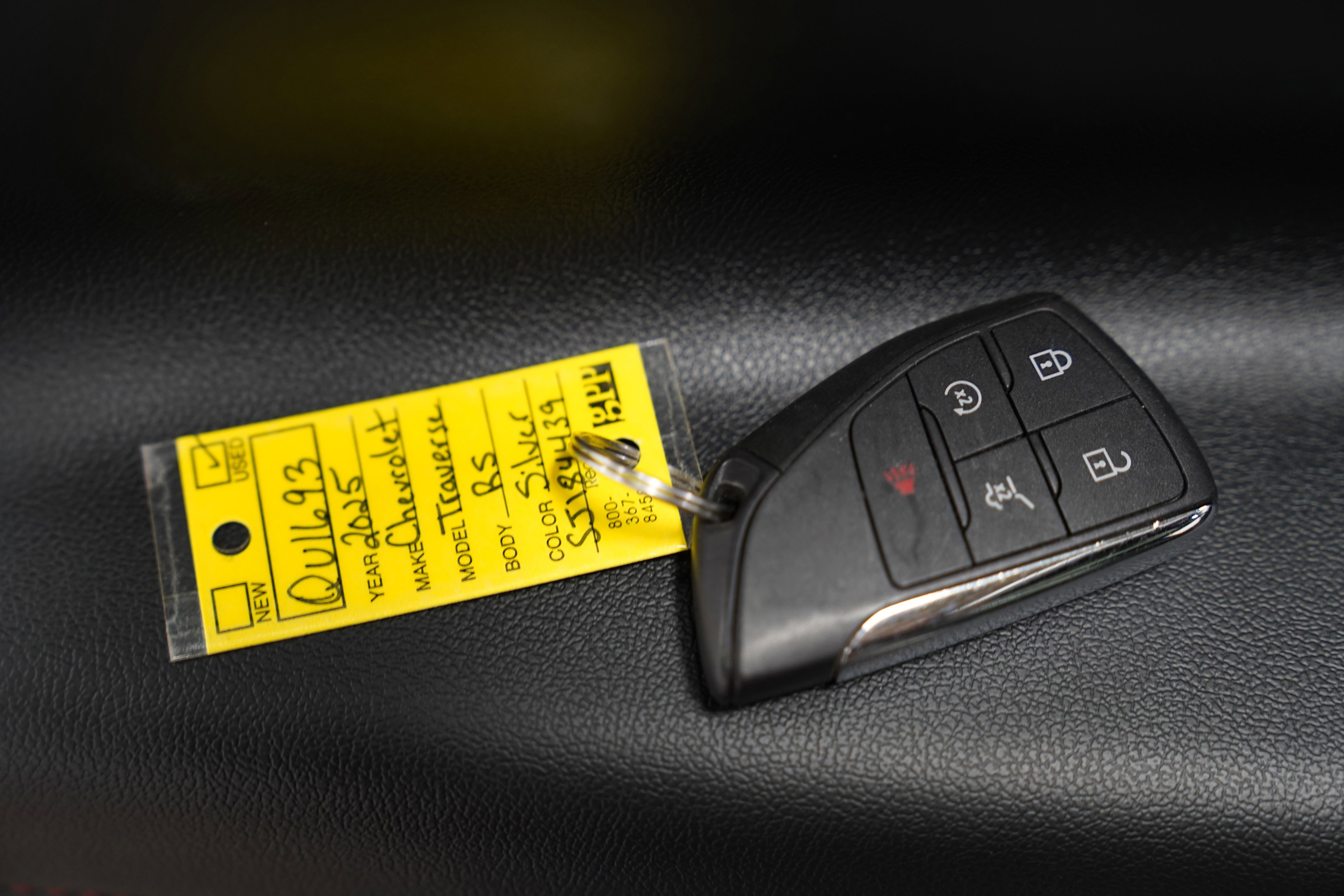 Used 2025 Chevrolet Traverse RS image 34