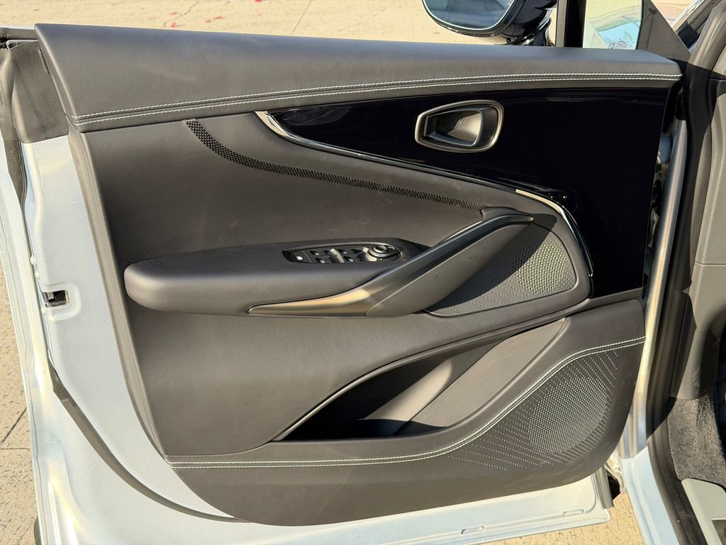 New 2026 Aston Martin DBX 707 image 18