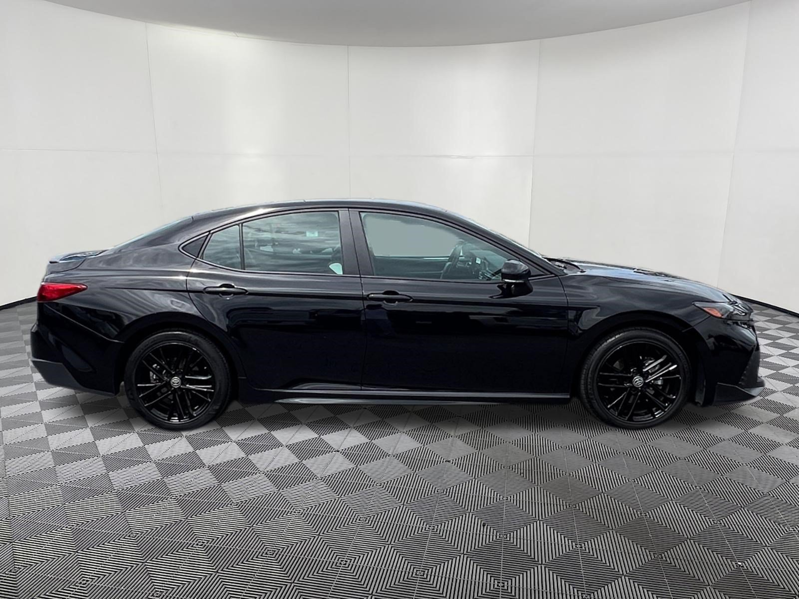 Used 2025 Toyota Camry SE FWD image 7