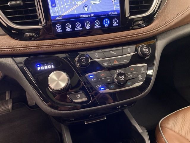 Used 2017 Chrysler Pacifica Limited w/ UConnect Theater Package FWD image 14