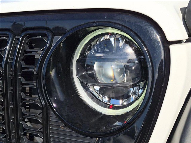 Used 2025 Jeep Wrangler Unlimited Sport AWD/4WD image 2