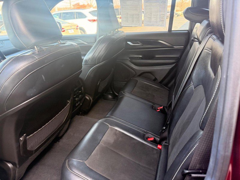 Used 2023 Jeep Grand Cherokee Altitude image 7