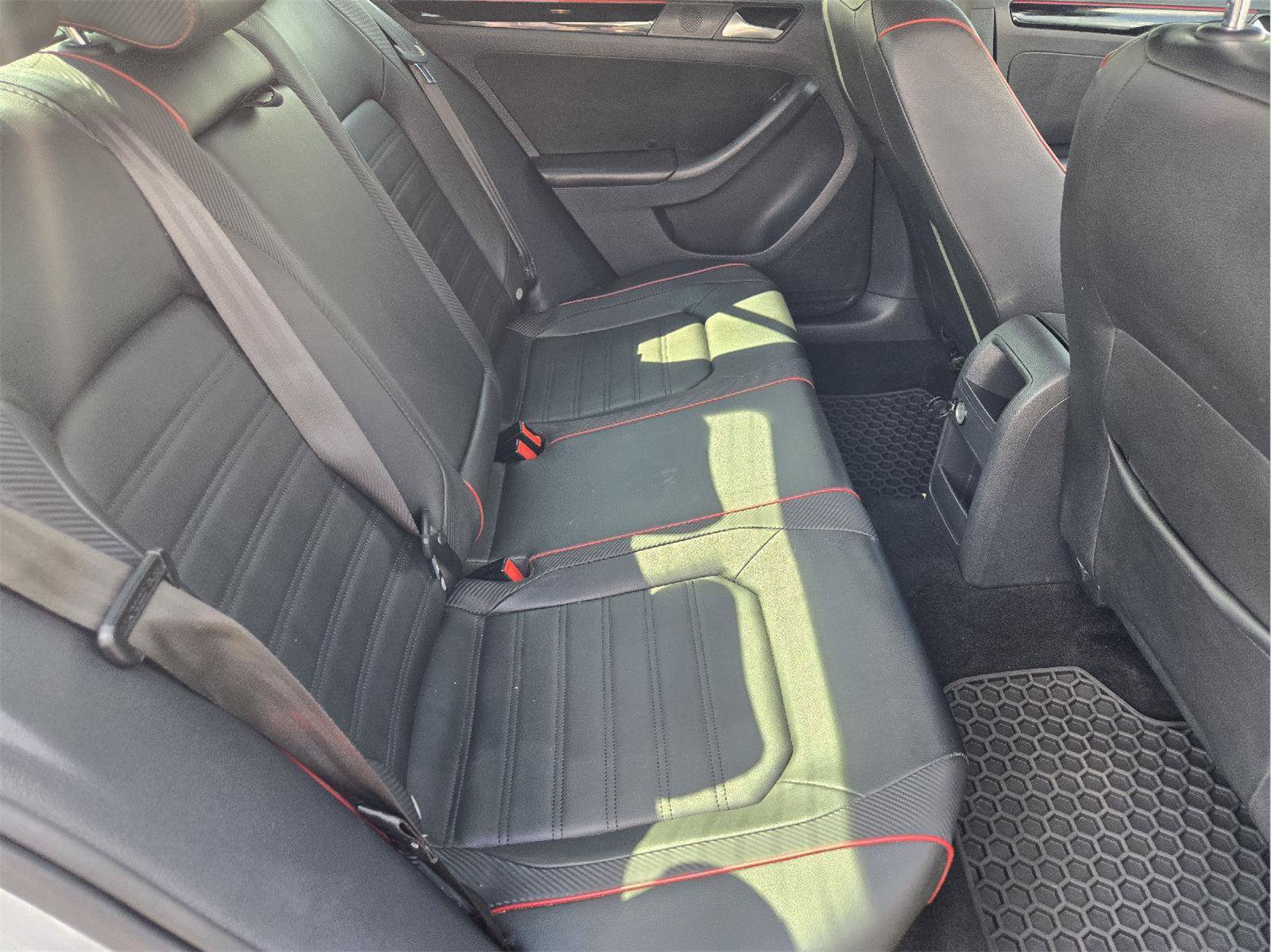 Used 2015 Volkswagen Jetta GLI SE FWD image 31