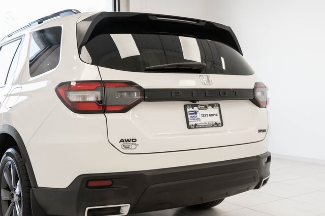 Used 2025 Honda Pilot Sport image 8