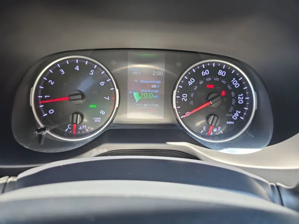Used 2020 Toyota RAV4 XLE FWD image 18