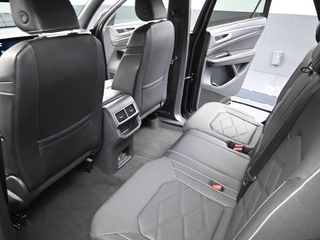 Used 2024 Volkswagen Atlas Cross Sport SE image 36