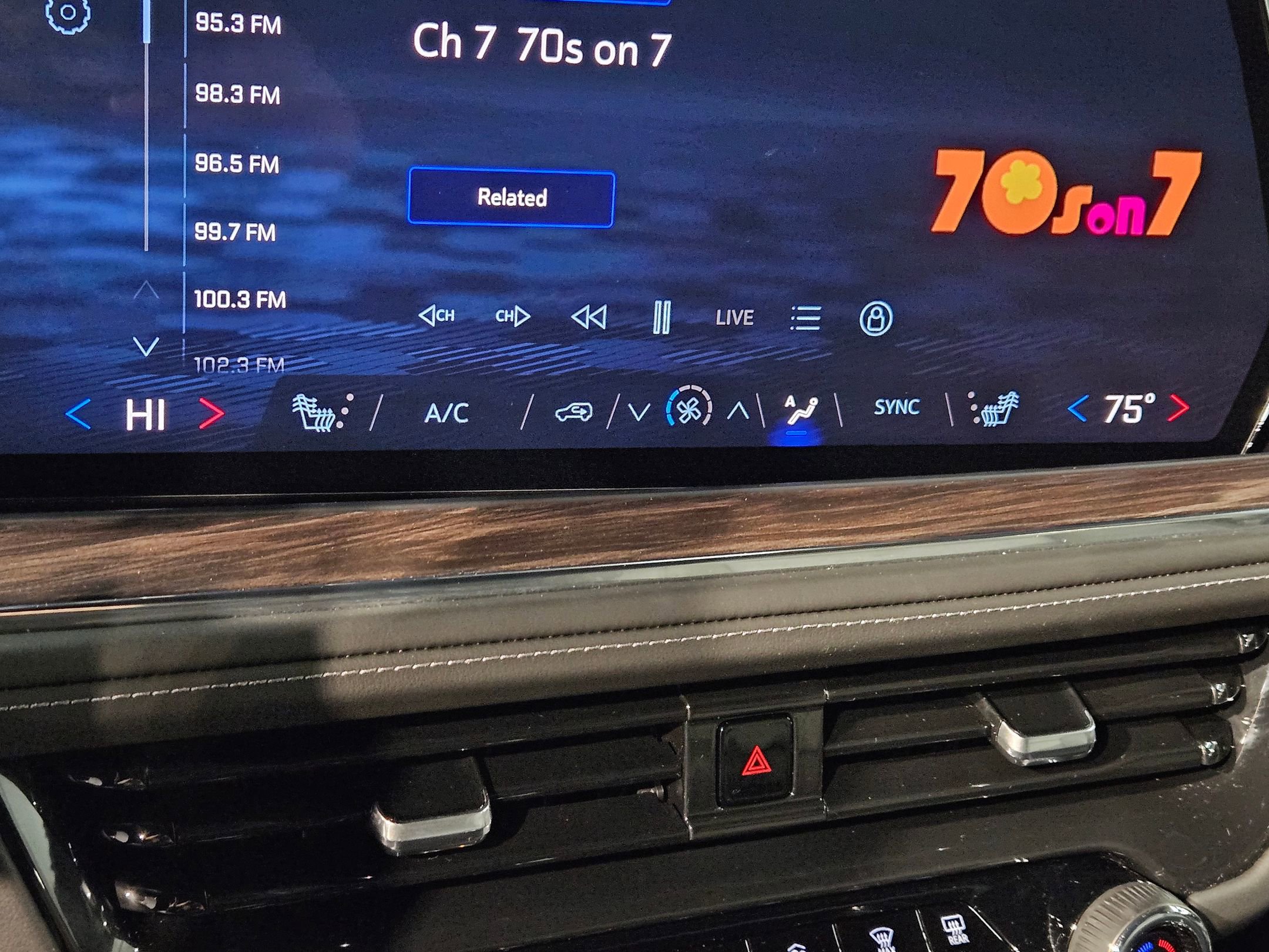 Used 2025 Chevrolet Tahoe Z71 AWD/4WD image 31