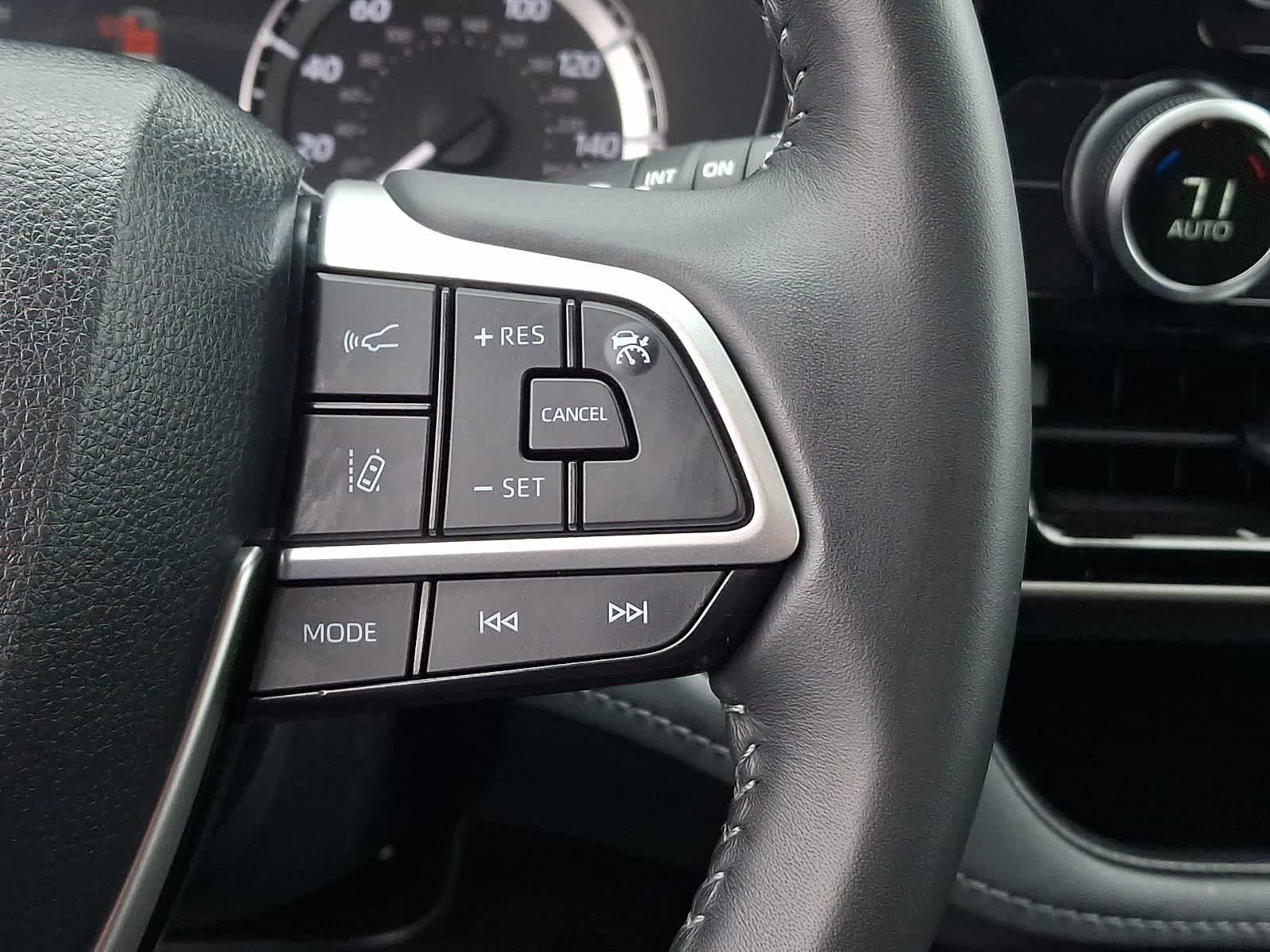 Used 2023 Toyota Highlander LE image 25