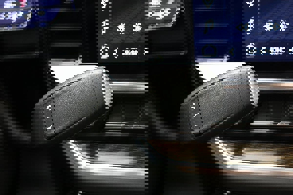 Used 2024 GMC Sierra 3500 SLE w/ SLE Value Package image 6