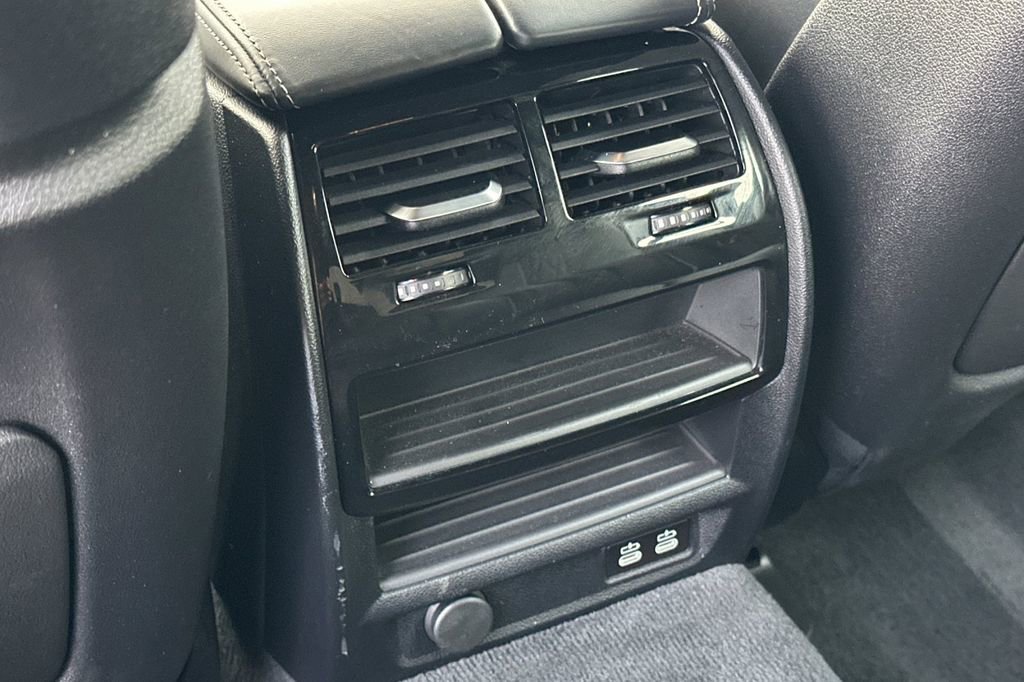 Used 2022 BMW M550i xDrive M550i xDrive w/ Dynamic Handling Package image 13