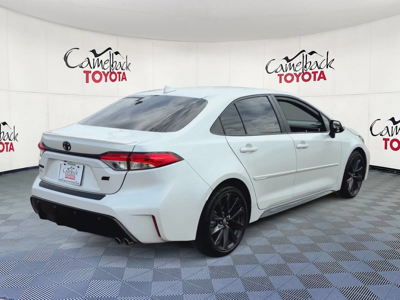 Used 2025 Toyota Corolla SE FWD image 2