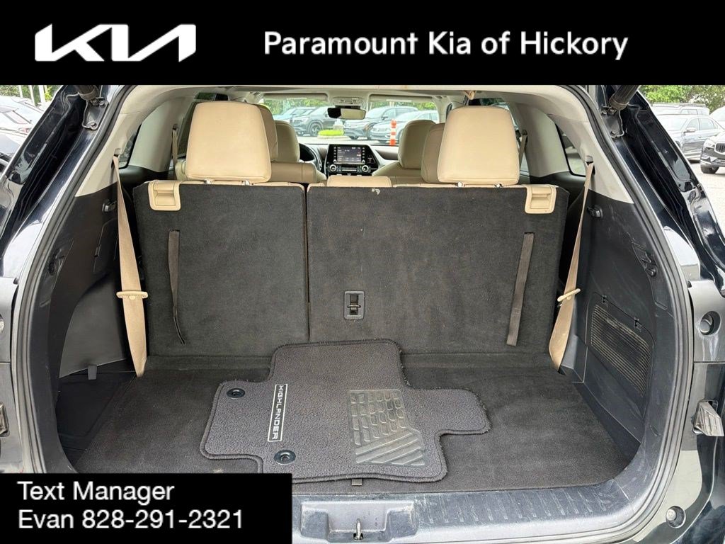 Used 2020 Toyota Highlander XLE FWD image 12