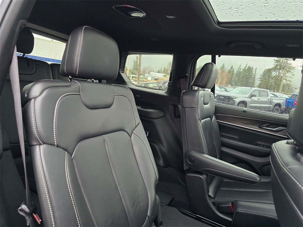 Used 2024 Jeep Grand Cherokee L Limited w/ Luxury Tech Group II image 15