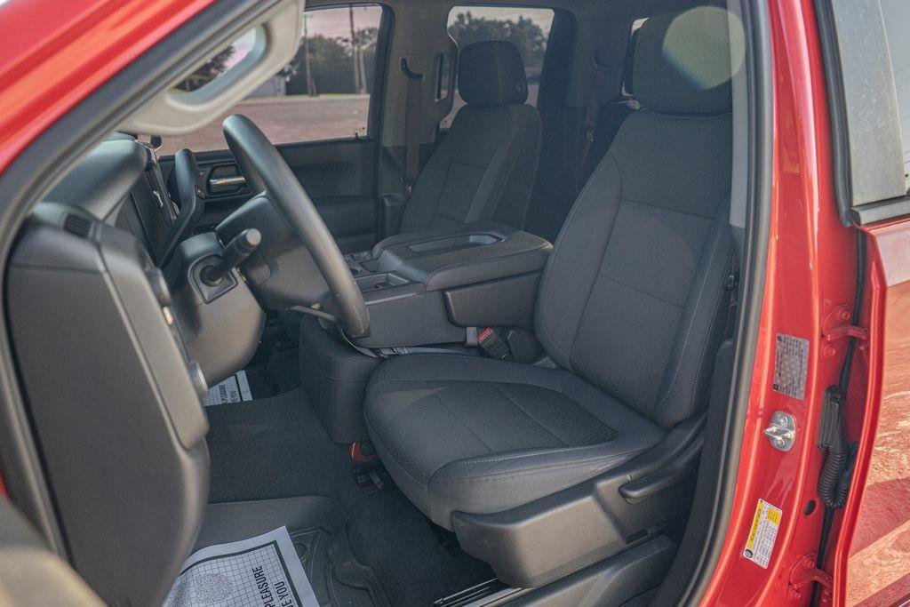 Used 2019 Chevrolet Silverado 1500 Custom w/ Custom Value Package AWD/4WD image 13