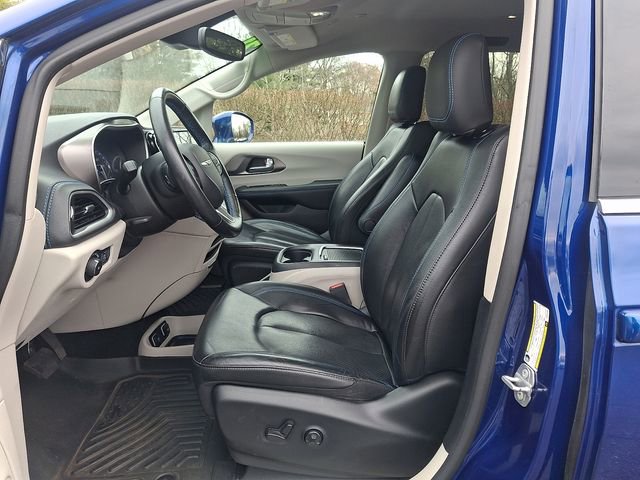 Used 2021 Chrysler Pacifica Touring-L image 14