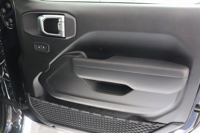 Used 2025 Jeep Wrangler Willys image 27