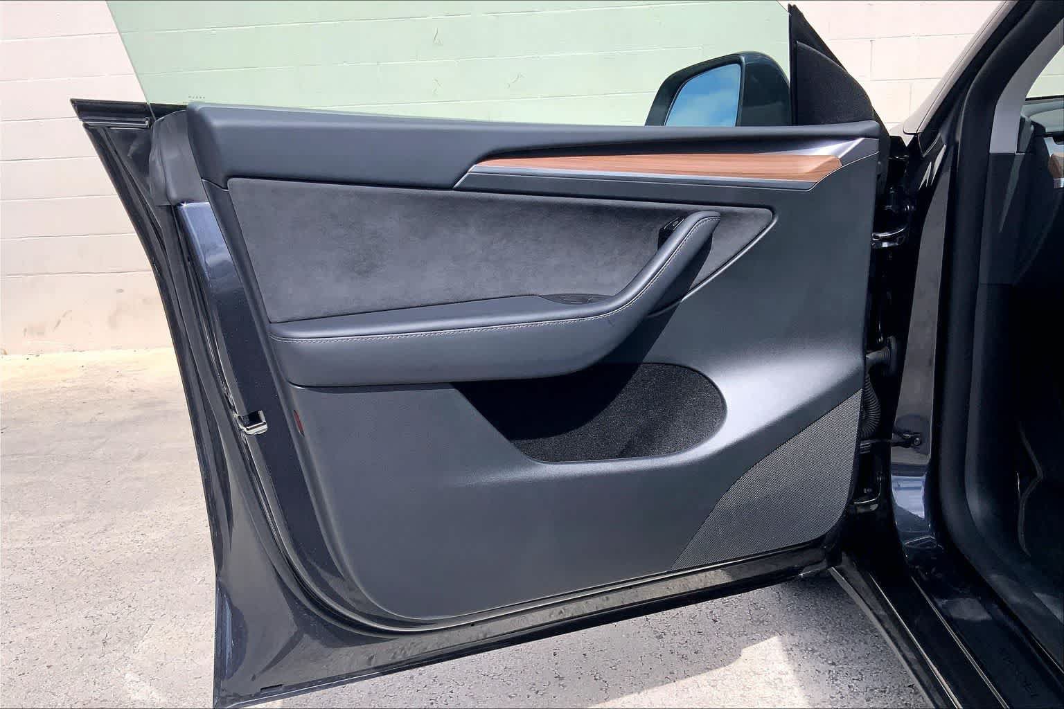 Used 2024 Tesla Model Y 2WD image 26