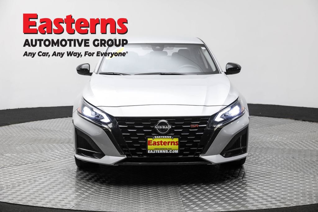 Used 2024 Nissan Altima 2.5 SR image 2