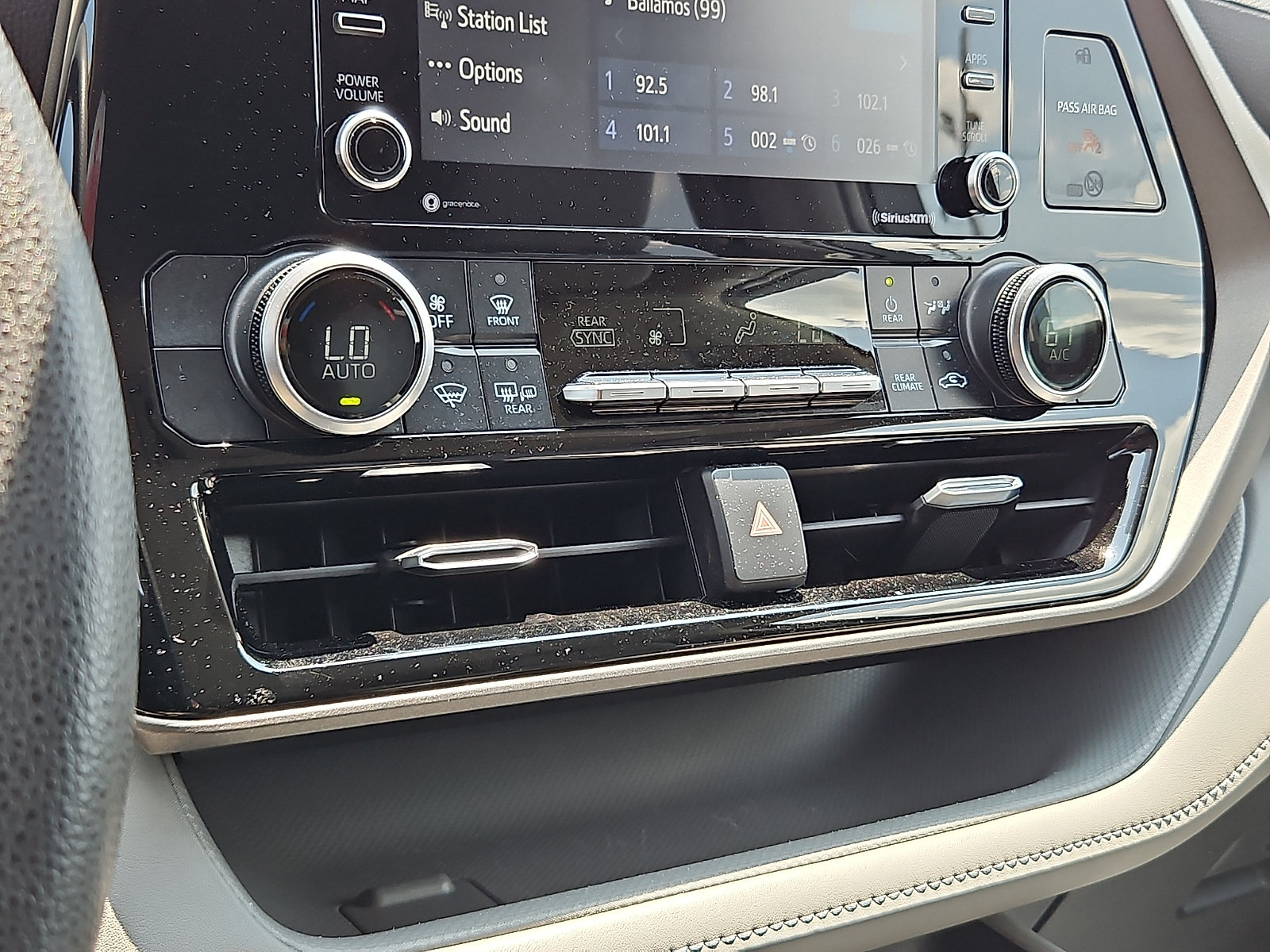 Used 2020 Toyota Highlander L AWD/4WD image 15