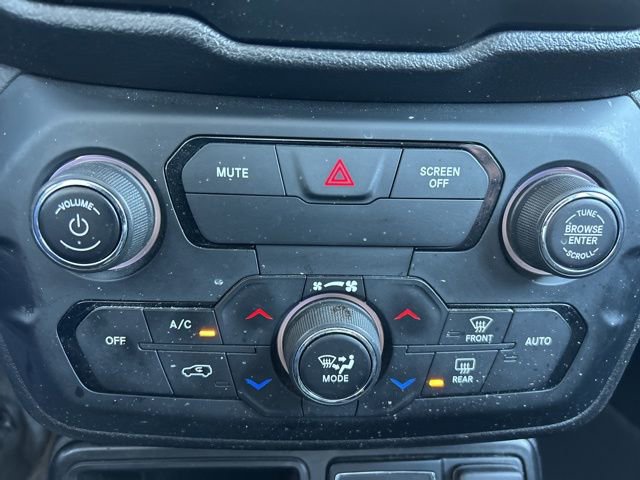 Used 2018 Jeep Renegade Altitude image 29