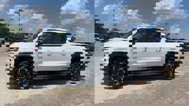New 2026 Chevrolet Silverado EV LT image 5