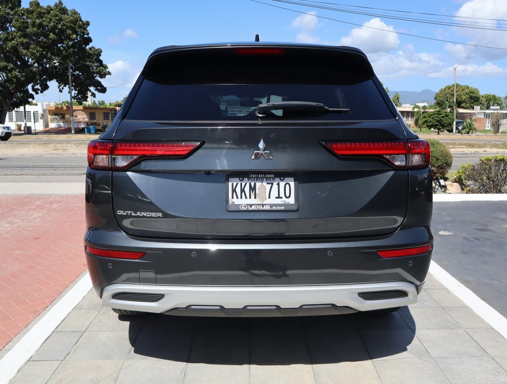 Used 2024 Mitsubishi Outlander SE Black Edition image 6