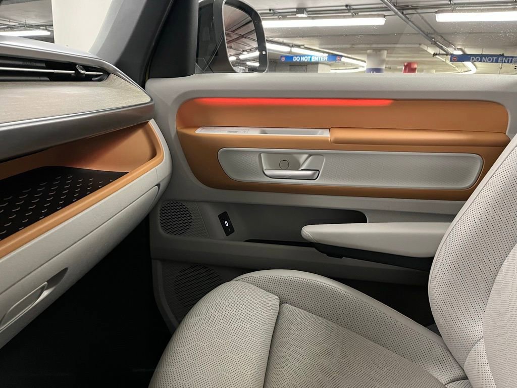 Used 2025 Volkswagen ID. Buzz 1st Edition image 32