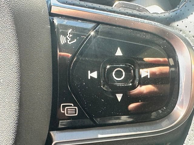 Used 2019 Volvo XC60 T5 R-Design w/ Protection Package Premier AWD/4WD image 14