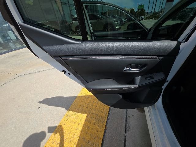 Used 2023 Nissan Sentra SR w/ SR Premium Package FWD image 23