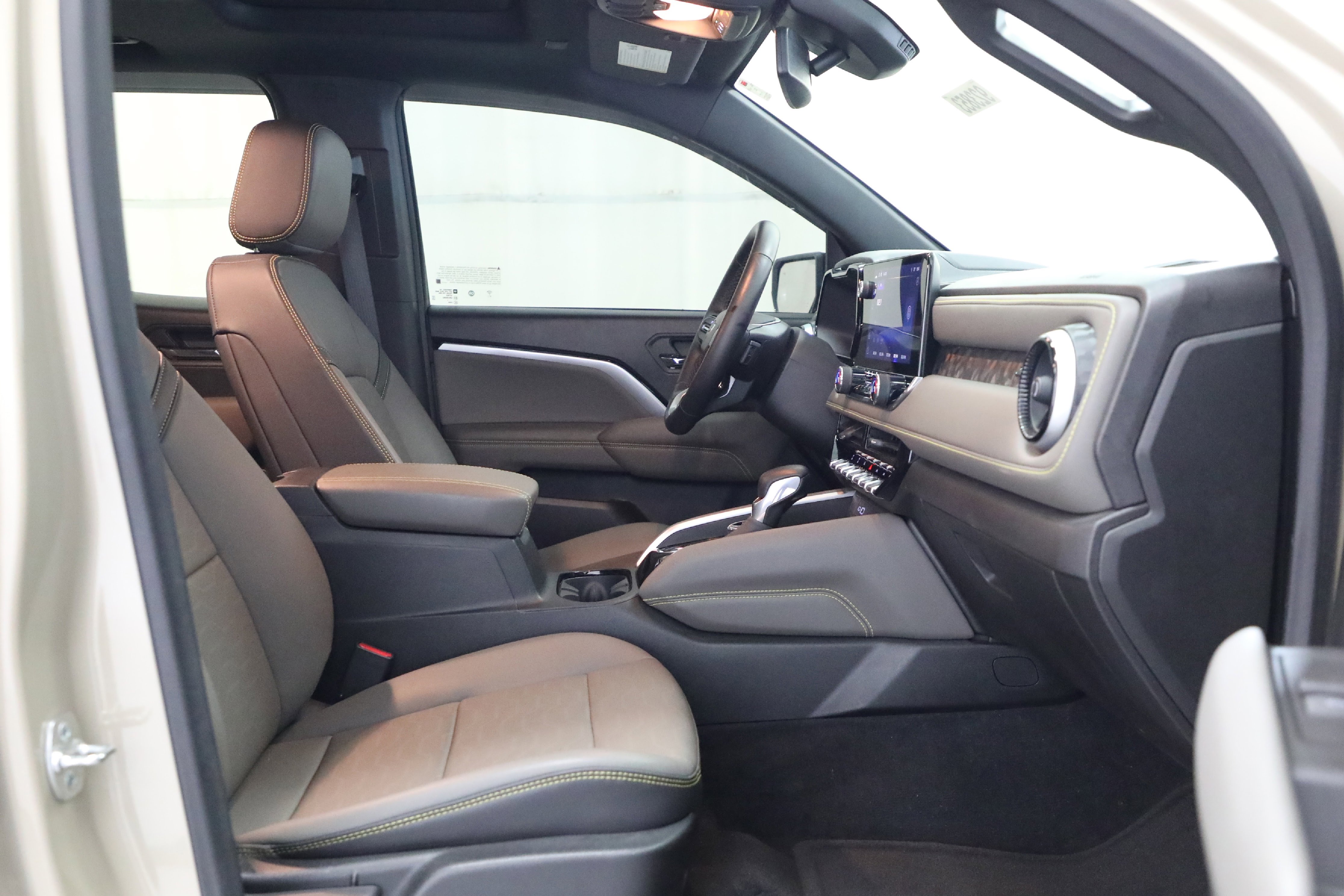 Used 2024 Chevrolet Colorado ZR2 w/ ZR2 Convenience Package III image 11