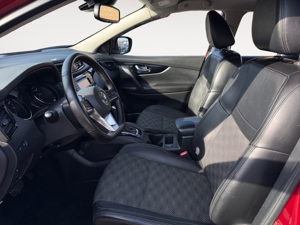 Used 2022 Nissan Rogue Sport SV w/ Technology Package image 9