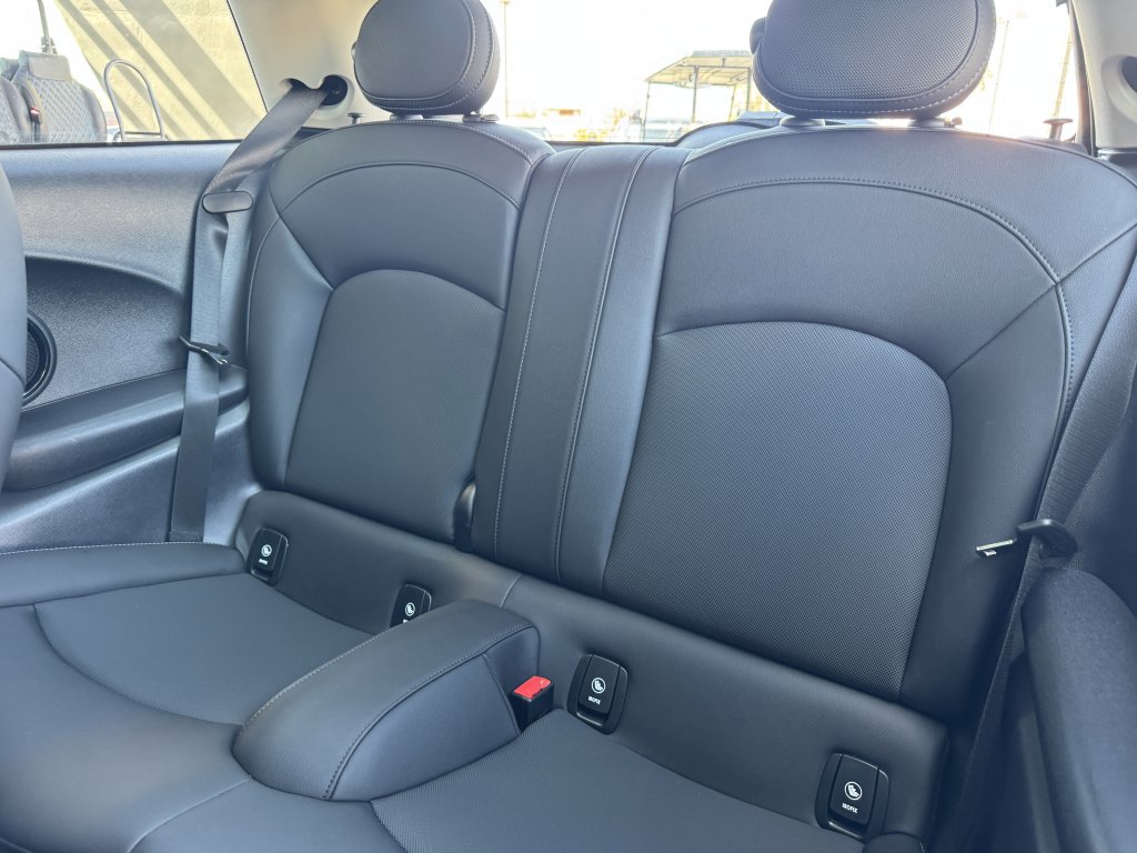 Used 2024 MINI Cooper 2-Door Hardtop FWD image 33
