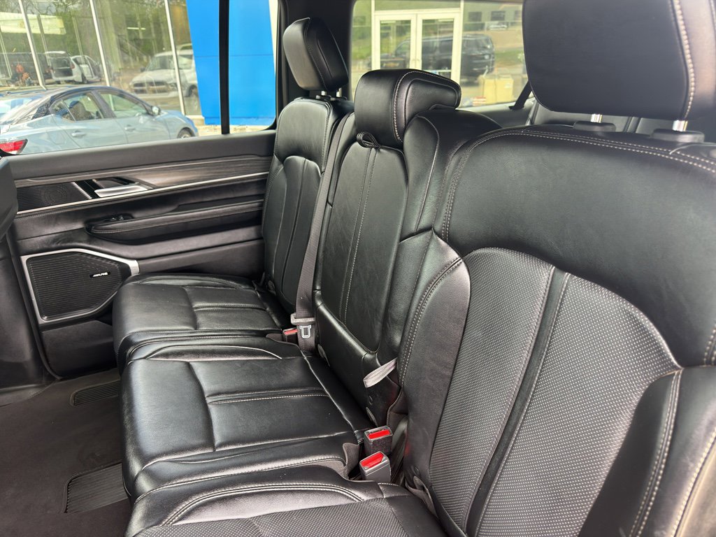 Used 2024 Jeep Wagoneer L Series II image 34