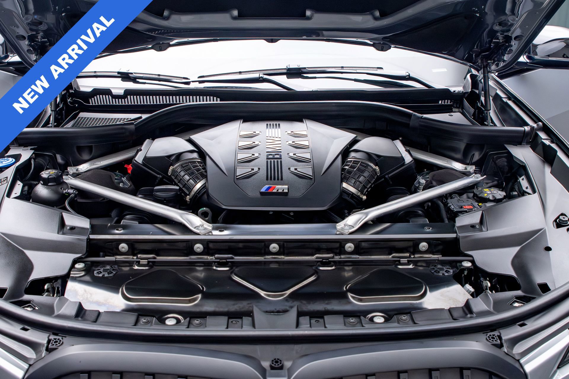 Used 2025 BMW X7 M60i w/ Executive Package image 44