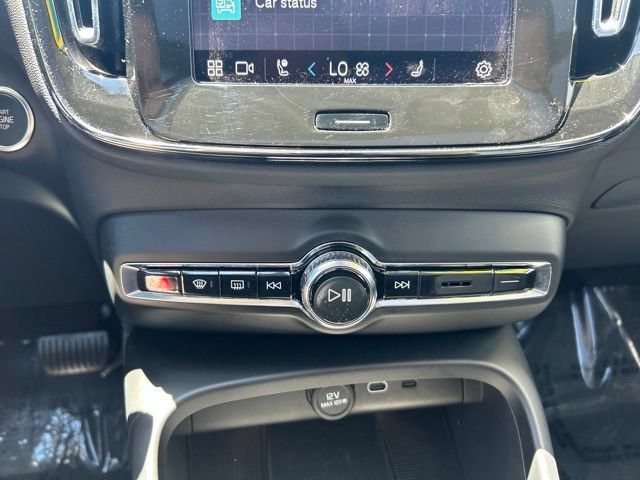 Certified 2025 Volvo XC40 B5 Core AWD/4WD image 25