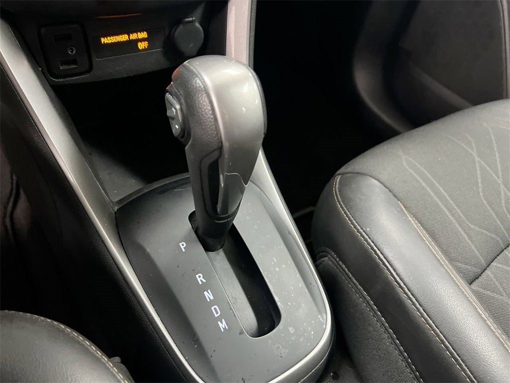 Used 2022 Chevrolet Trax LT w/ LT Convenience Package image 16