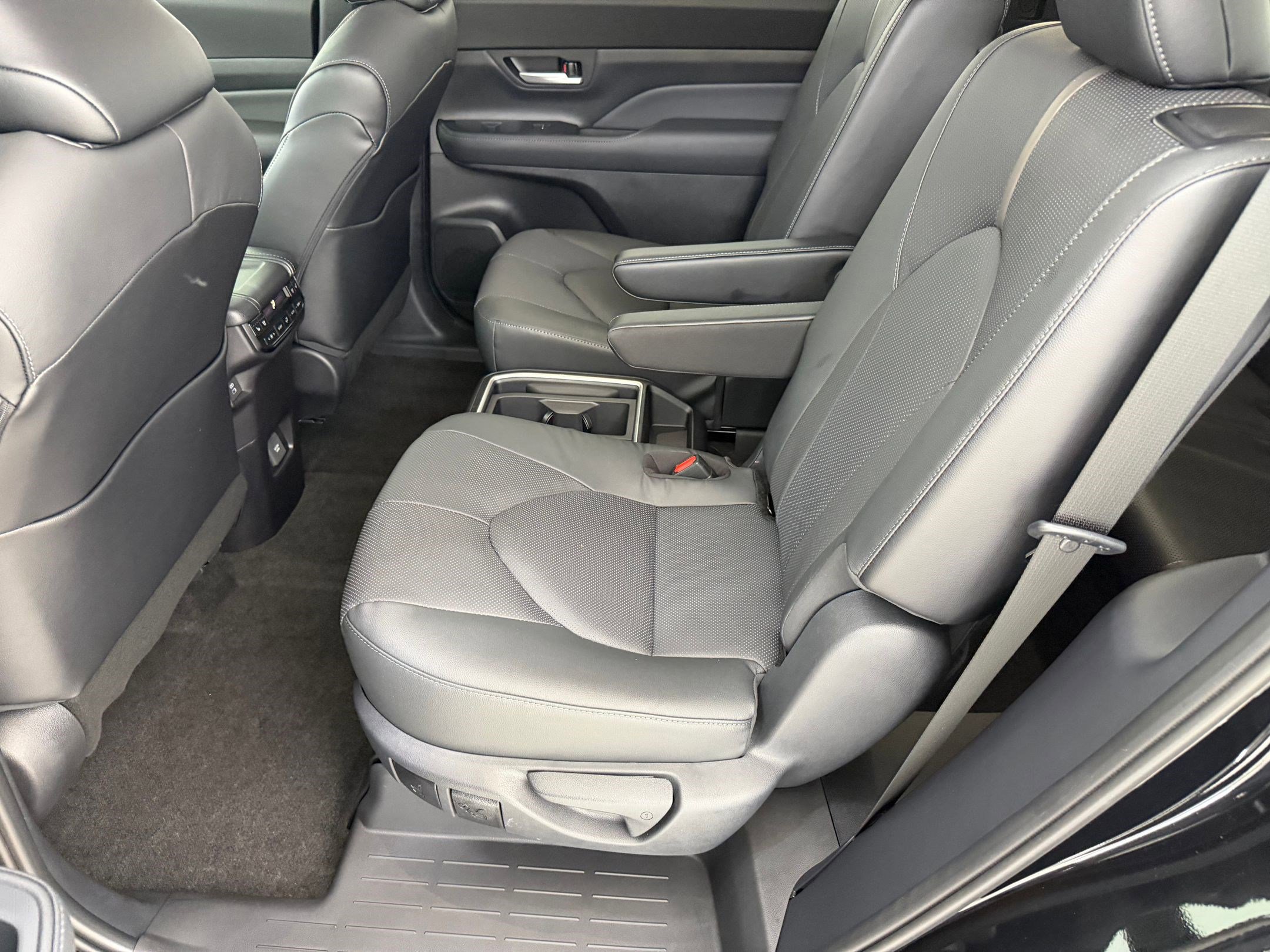 Used 2026 Toyota Grand Highlander Platinum image 13