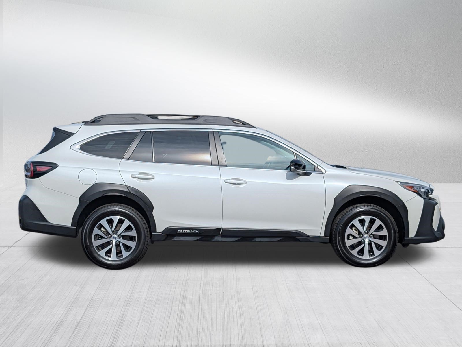 Used 2025 Subaru Outback Premium AWD/4WD image 2