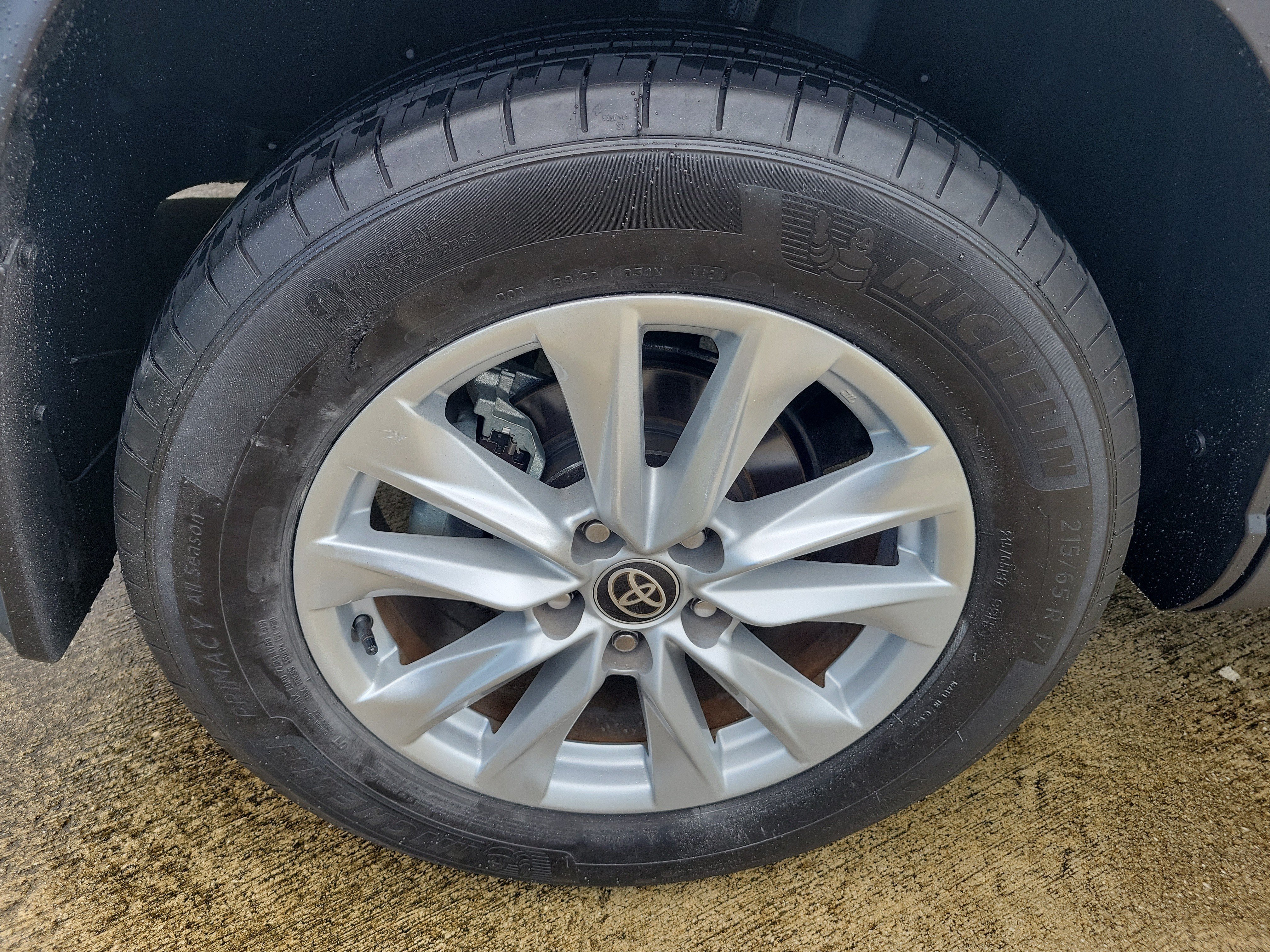 Used 2025 Toyota Corolla Cross LE FWD image 8