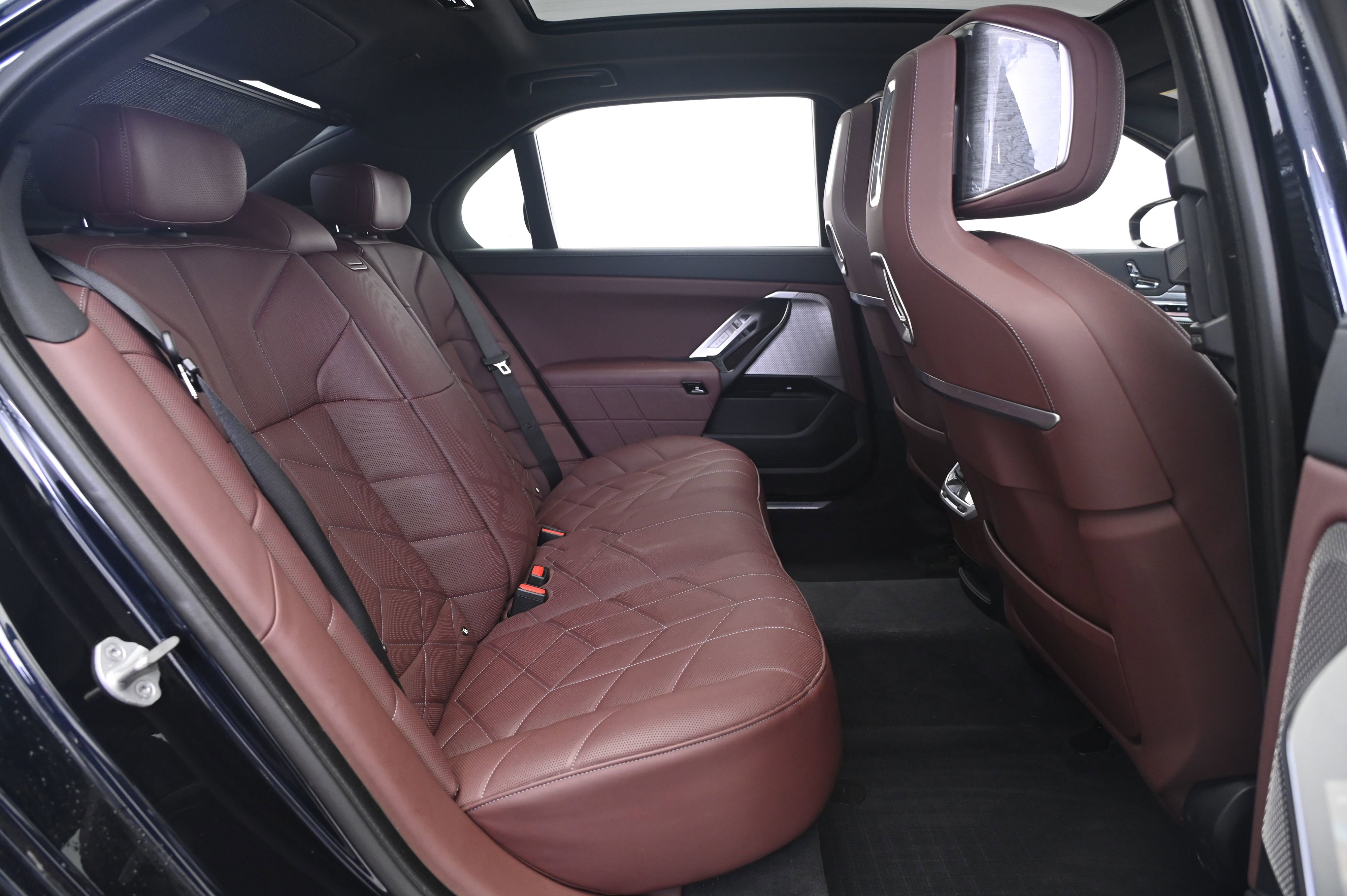 Used 2023 BMW 760i xDrive AWD/4WD image 19