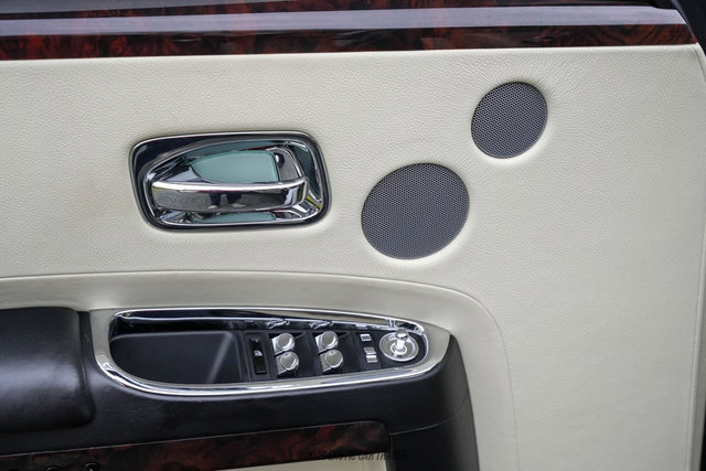 Used 2011 Rolls-Royce Ghost image 35