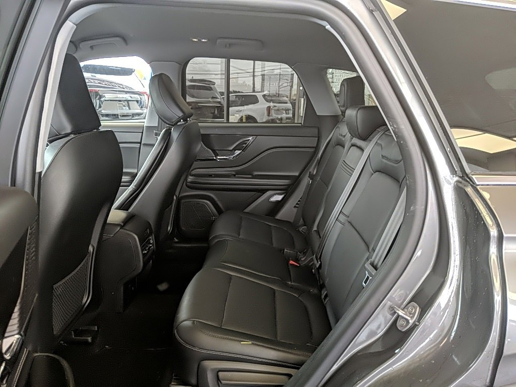 Certified 2022 Lincoln Corsair AWD w/ Equipment Group 101A image 11