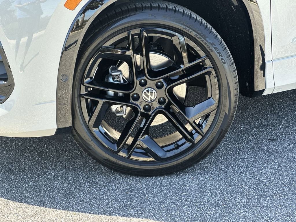 New 2026 Volkswagen Tiguan SE R-Line image 10