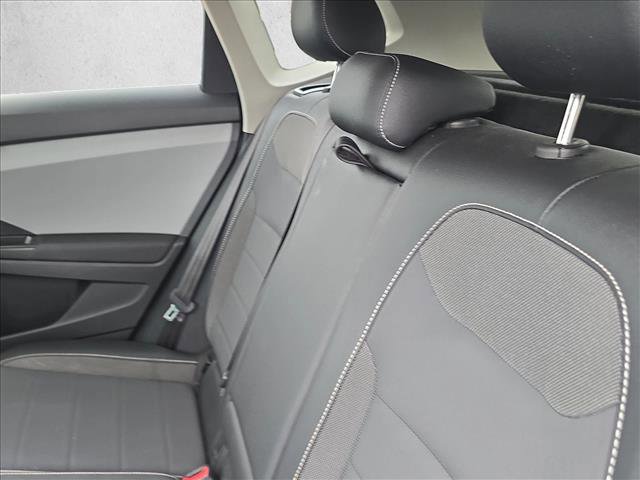 Used 2022 Volkswagen Taos SE image 19